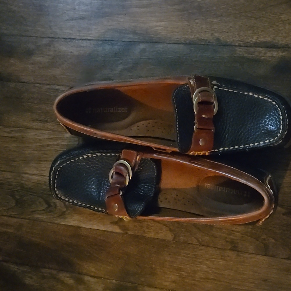 Naturalizer Black and Brown Loafers